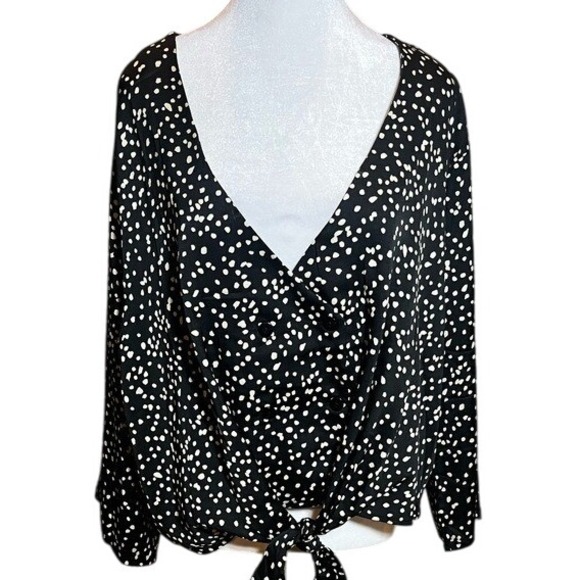 Vine & Love Tops - Vine‎ & Love Black and White Speckled Polkadot Casual Blouse With V Neck Size 2X